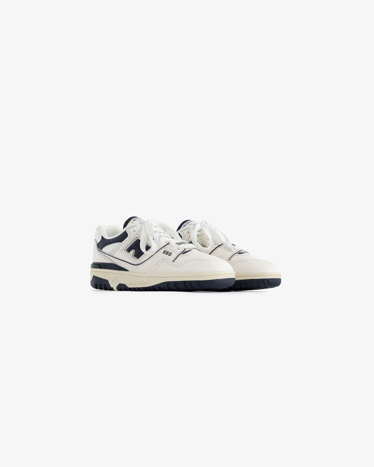 ALD / NB P550 Basketball Oxfords for little kids in white and navy with laces on a plain white background.