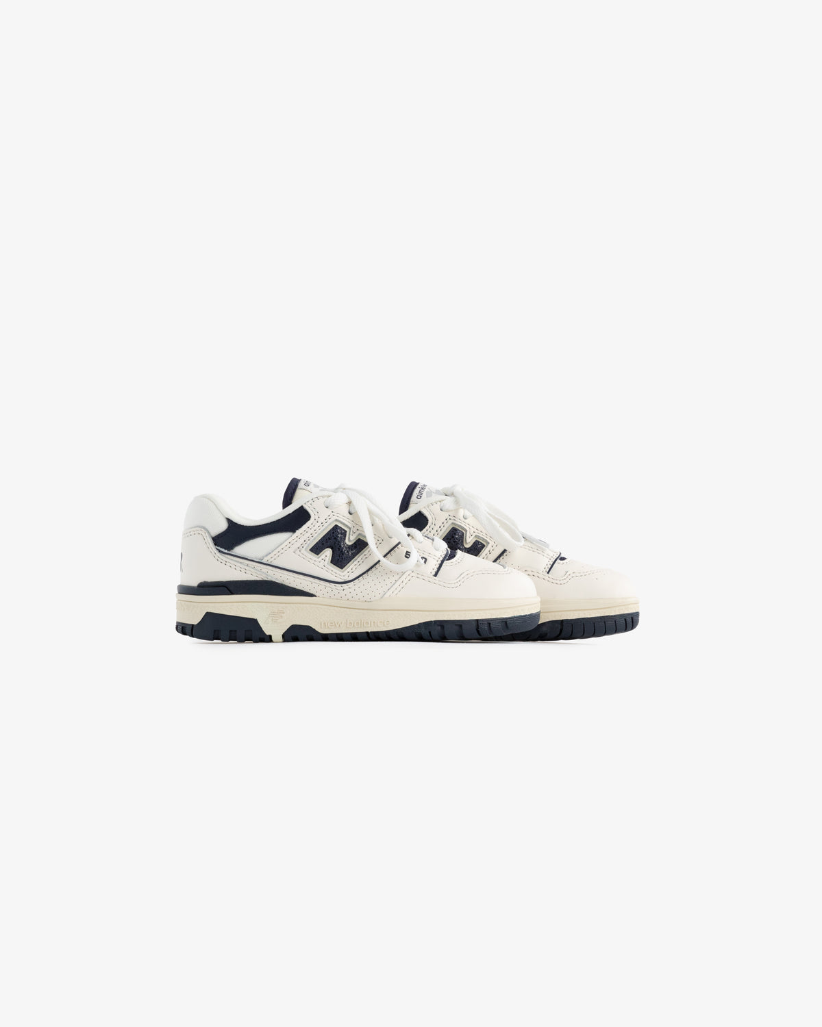 ALD / NB P550 Basketball Oxfords for little kids in white and navy, side view on a plain white background.