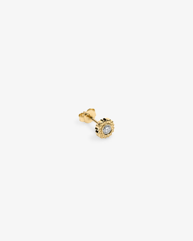 The Hēlios Diamond Earring is a small gold stud with a round diamond set in a decorative floral design.