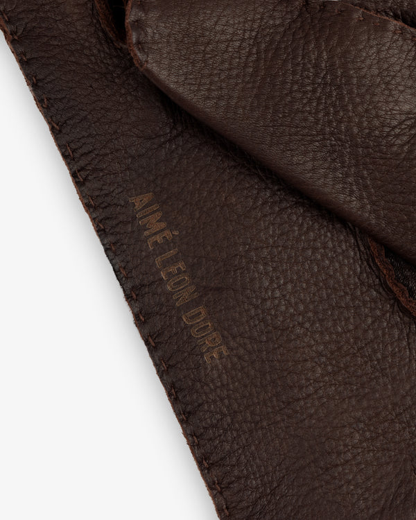 Henry Gloves in dark brown leather with an embossed logo on the cuff.