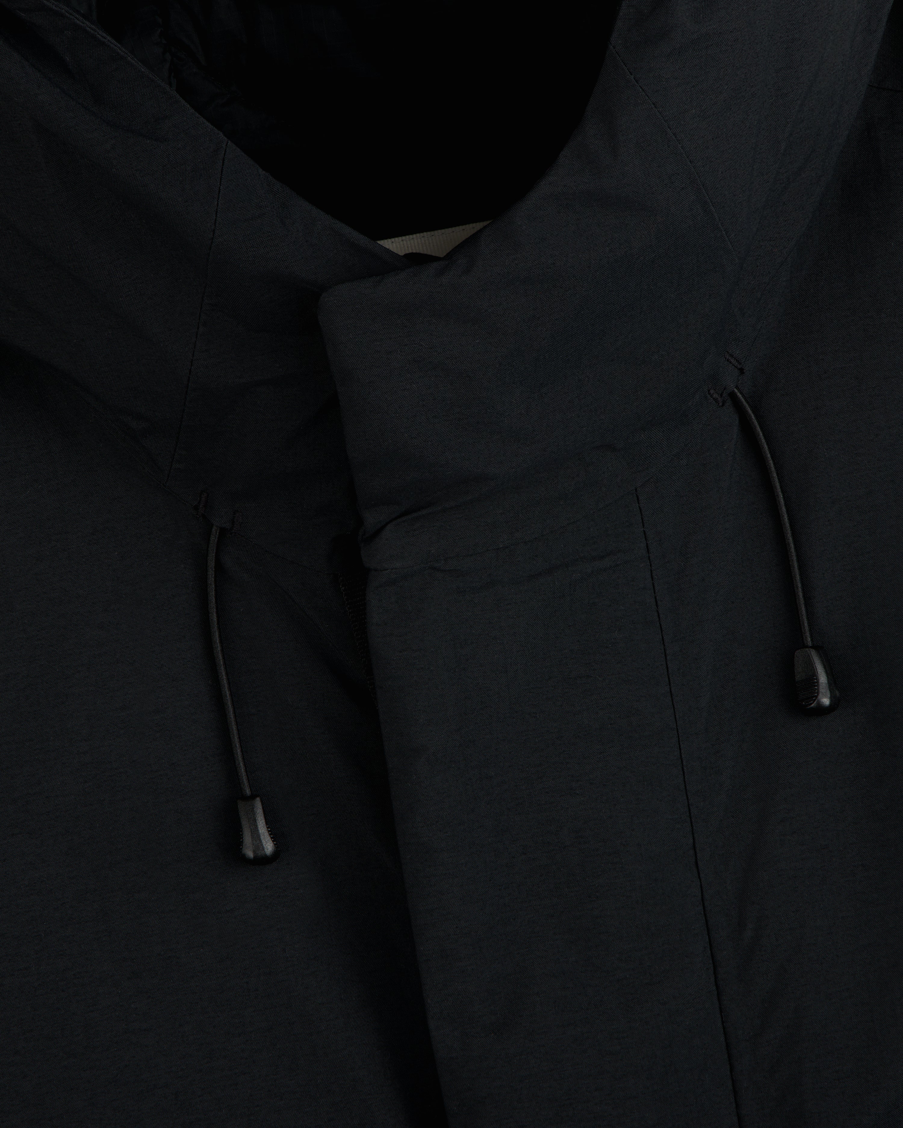 Close-up of the GORE-TEX Down Filled Fishtail Parka black collar with adjustable drawstrings.