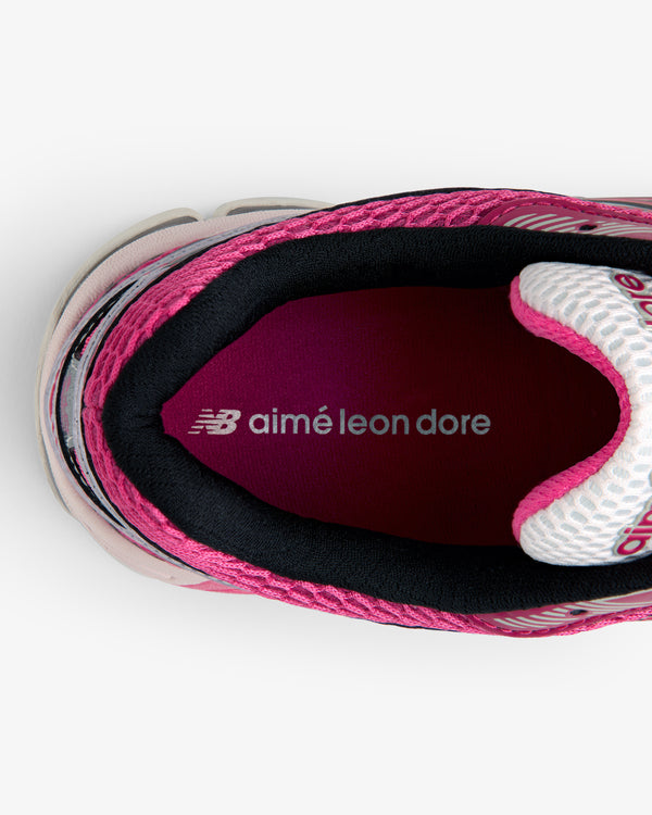Top view of a pink ALD / New Balance 860v2 sneaker with NB aimé leon dore text on the insole.
