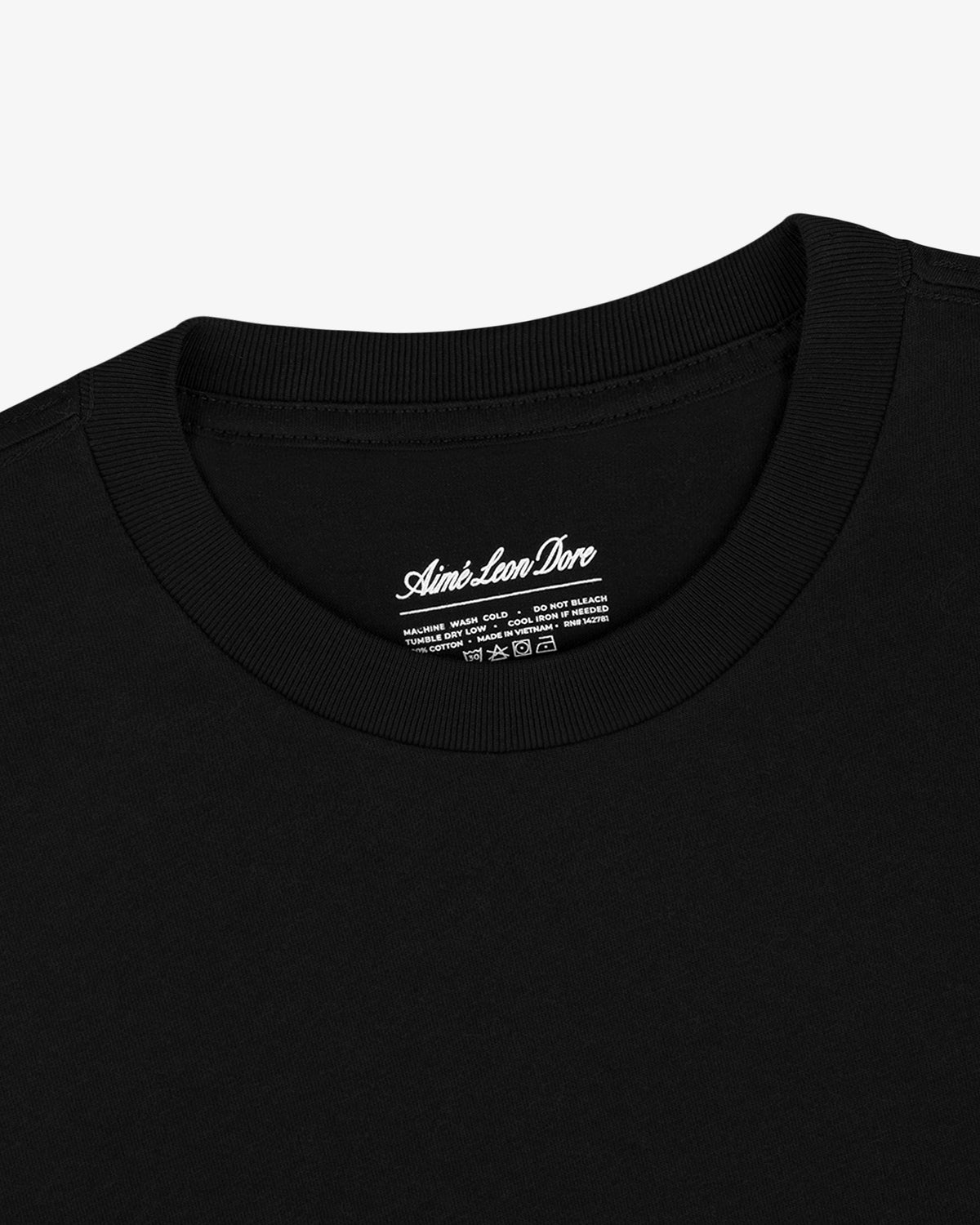 Close-up of the collar and neckline of a plain black T-Shirt 3-Pack with a visible label inside.