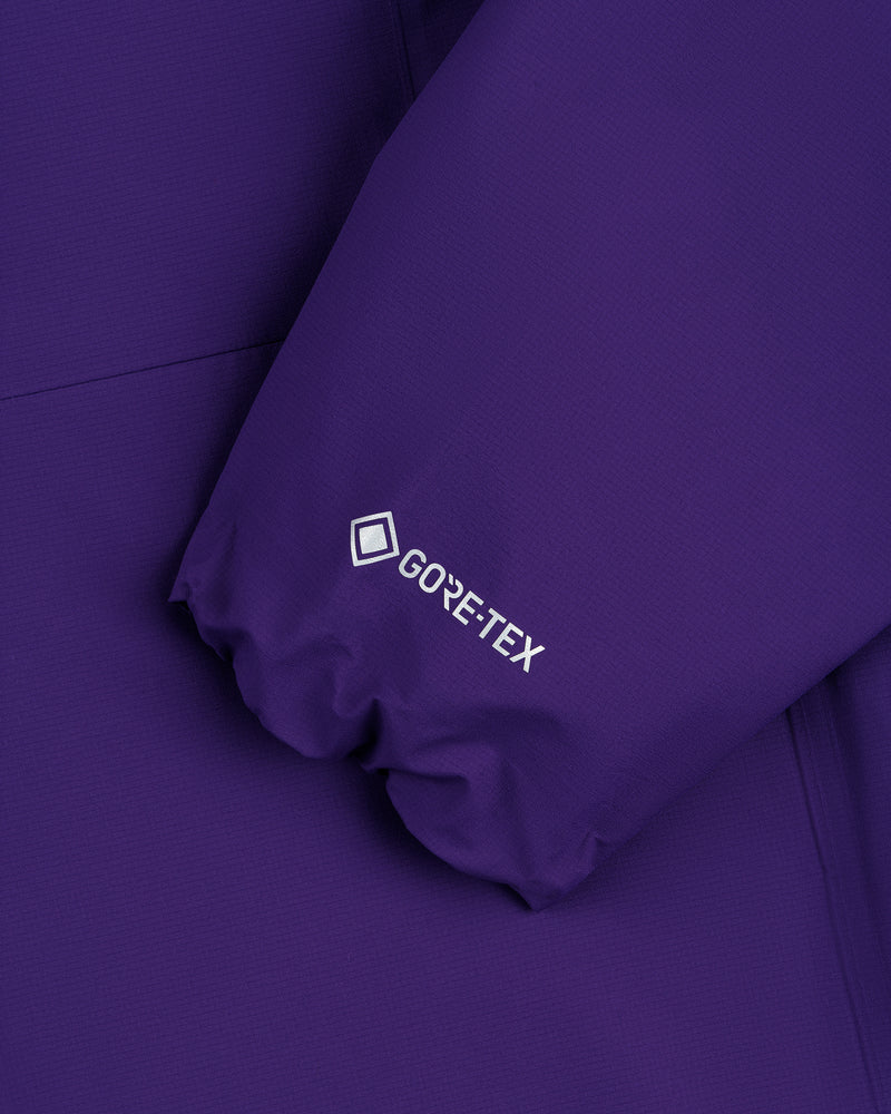 Close-up of the Lightweight GORE-TEX Shell Jacket's purple sleeve with white GORE-TEX logo.