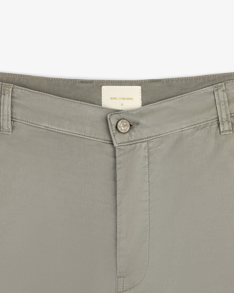Close-up of the waistband and button of Linen Blend Carpenter Pant in light gray with belt loops and inside brand label.