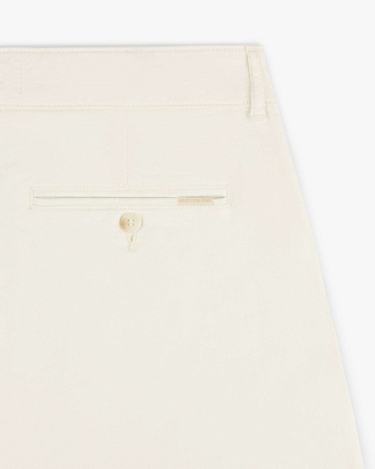 Close-up of the back pocket on the Pleated Linen Blend Bermuda Short, featuring a button and subtle stitching.