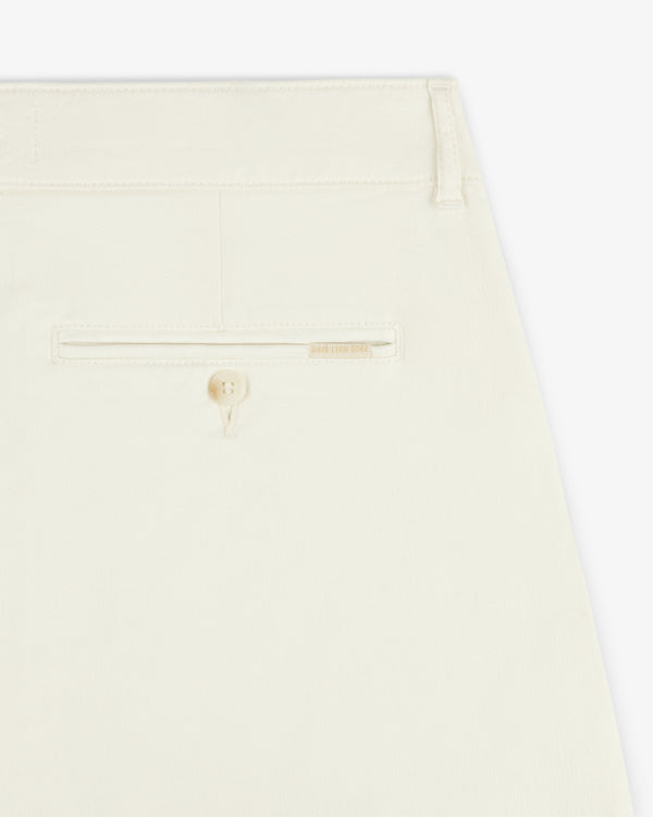 Close-up of the back pocket on the Pleated Linen Blend Bermuda Short, featuring a button and subtle stitching.