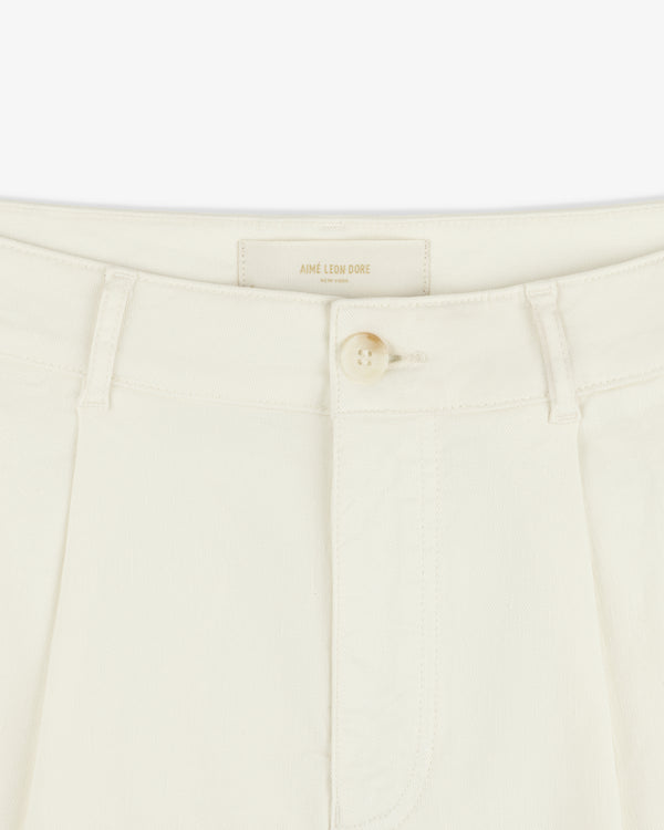 Close-up of Pleated Linen Blend Bermuda Short in cream with button closure, belt loops, and Aime Leon Dore label.